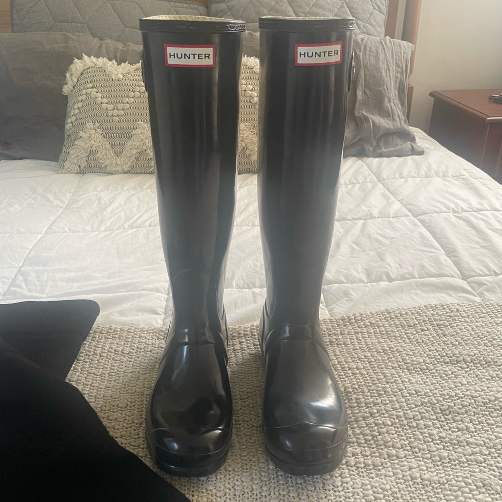 HUNTER original tall snow rain boot / size 8 with fleece socks